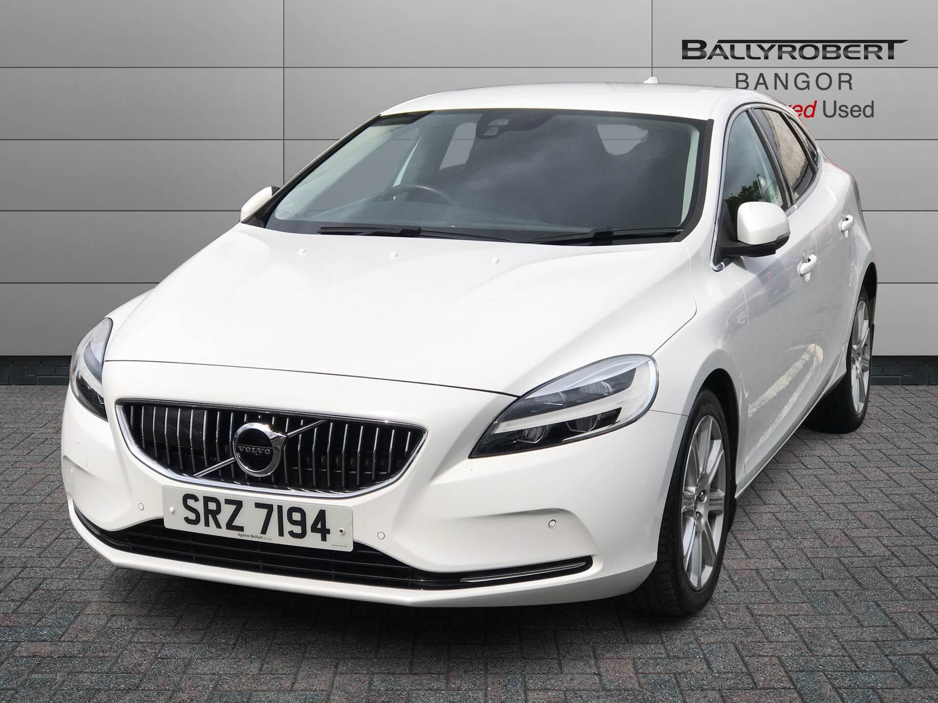 Apr 2017 Volvo V40 T3 [152] Inscription 5dr