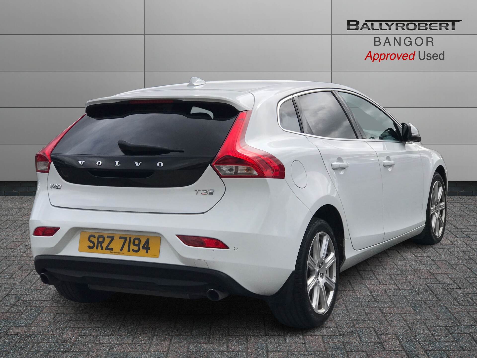 Apr 2017 Volvo V40 T3 [152] Inscription 5dr