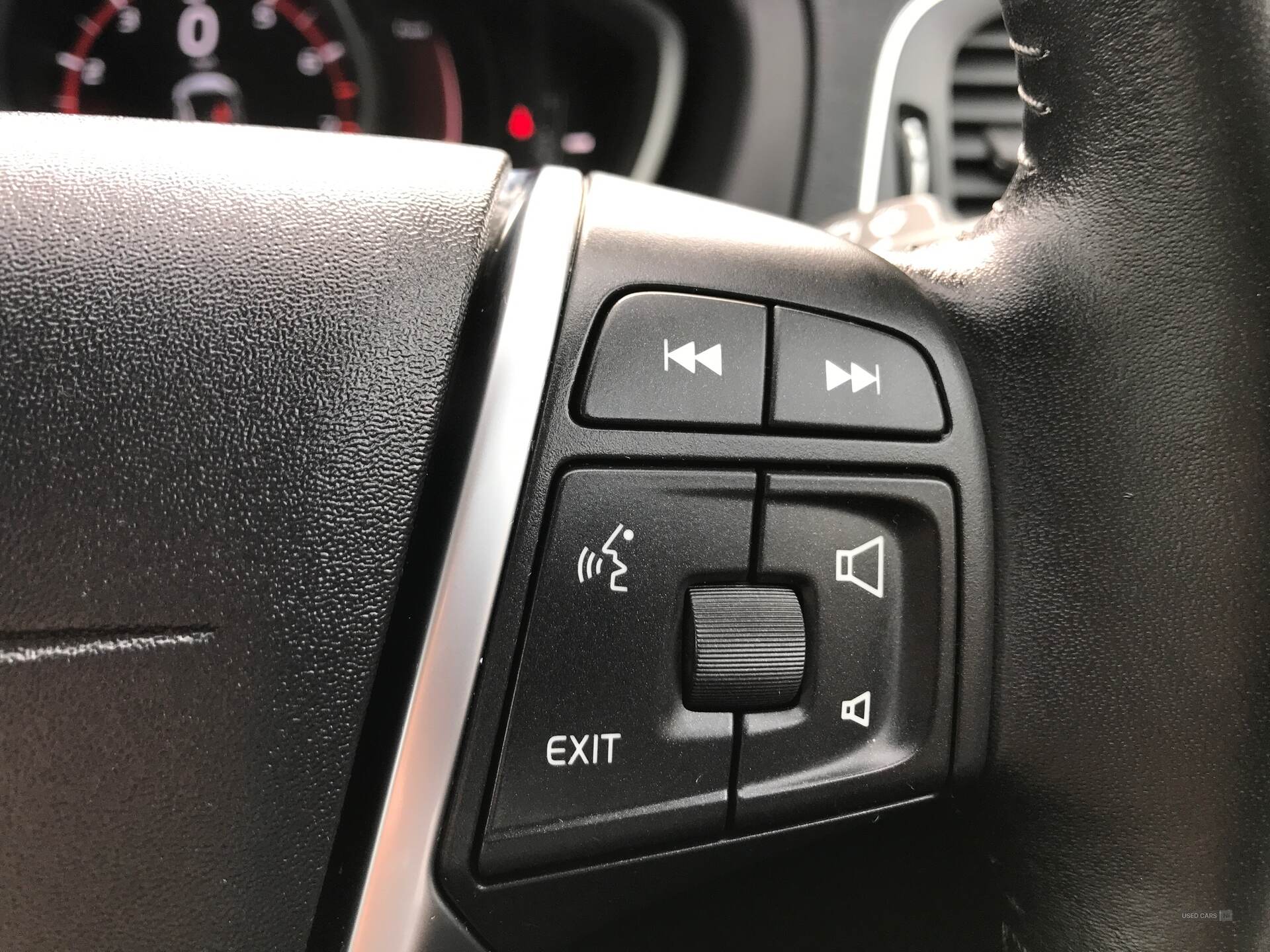 Apr 2017 Volvo V40 T3 [152] Inscription 5dr
