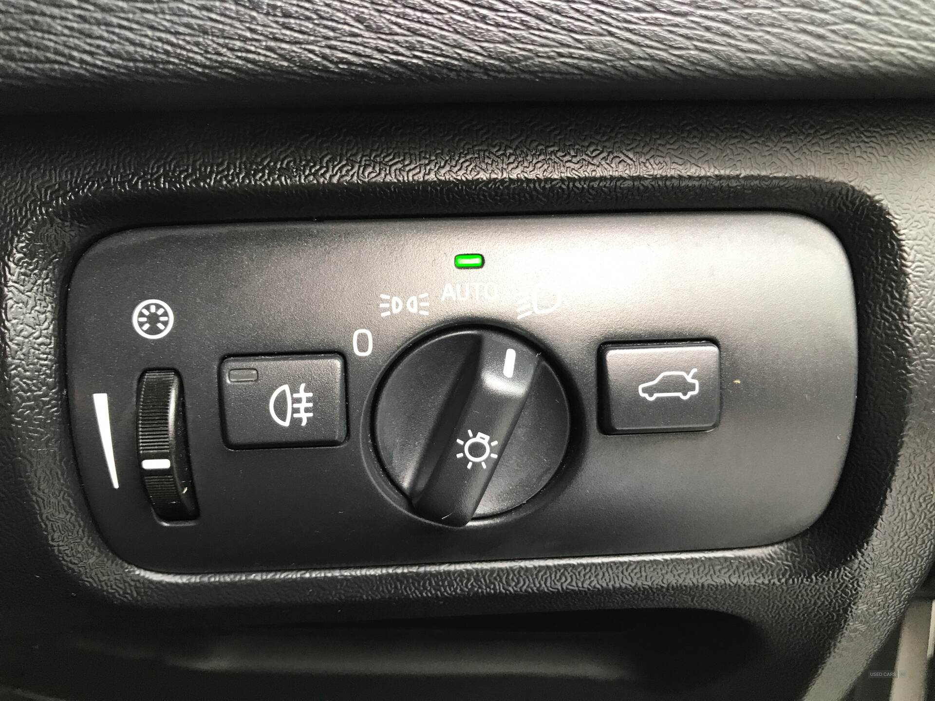 Apr 2017 Volvo V40 T3 [152] Inscription 5dr