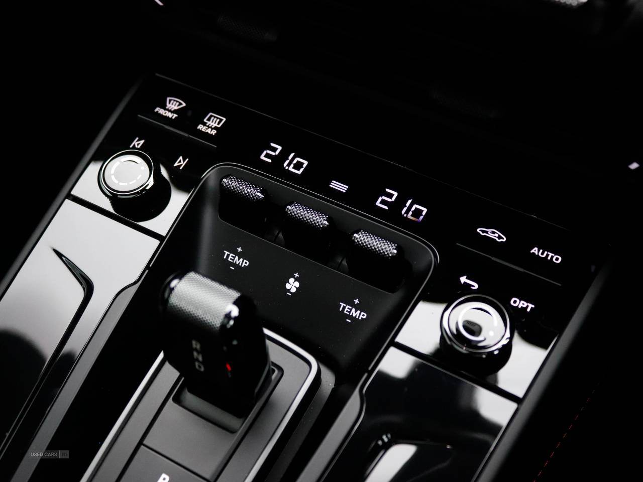 Apr 2025 Porsche 911 GTS t-Hybrid 2dr PDK