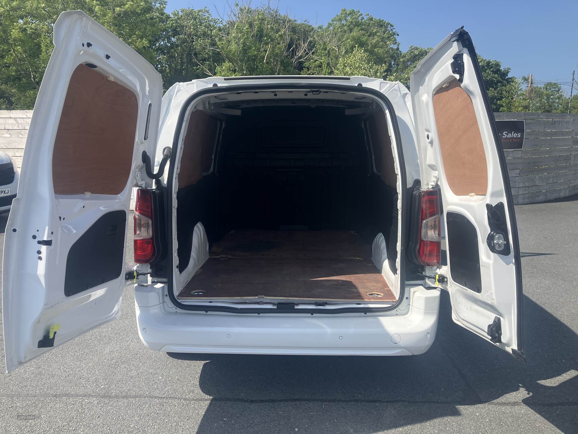 Vauxhall Combo CARGO L2 DIESEL in Down