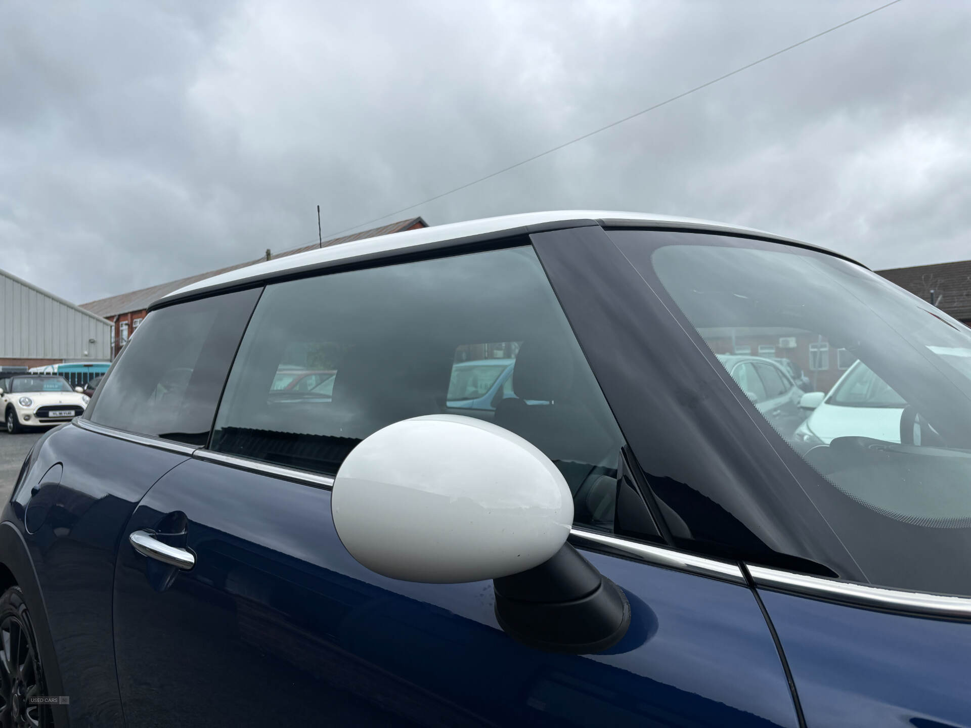 MINI Hatch in Down