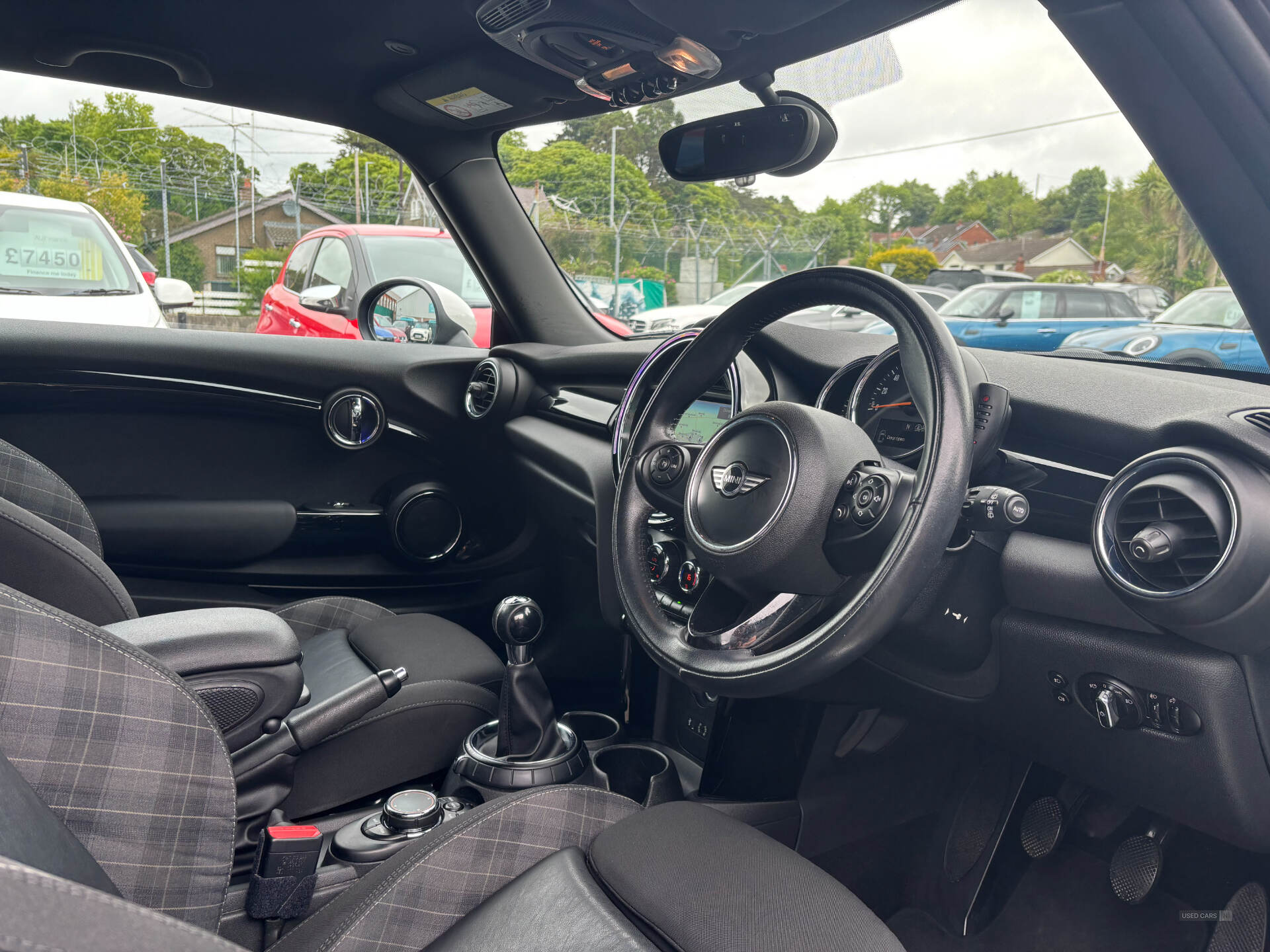 MINI Hatch in Down