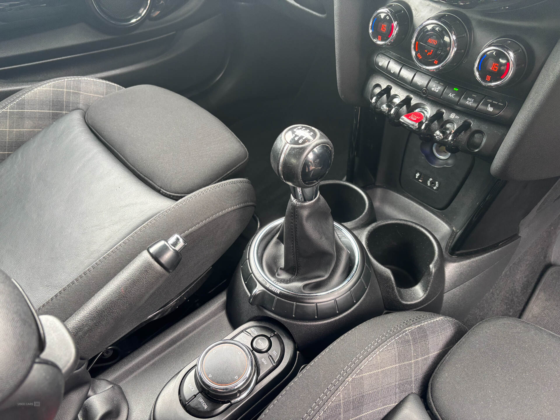 MINI Hatch in Down