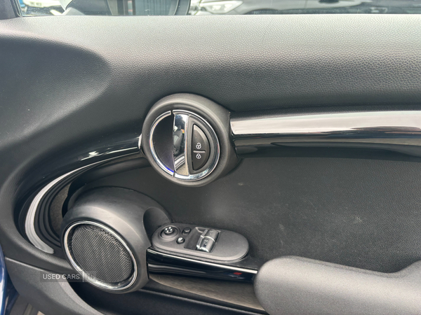 MINI Hatch in Down