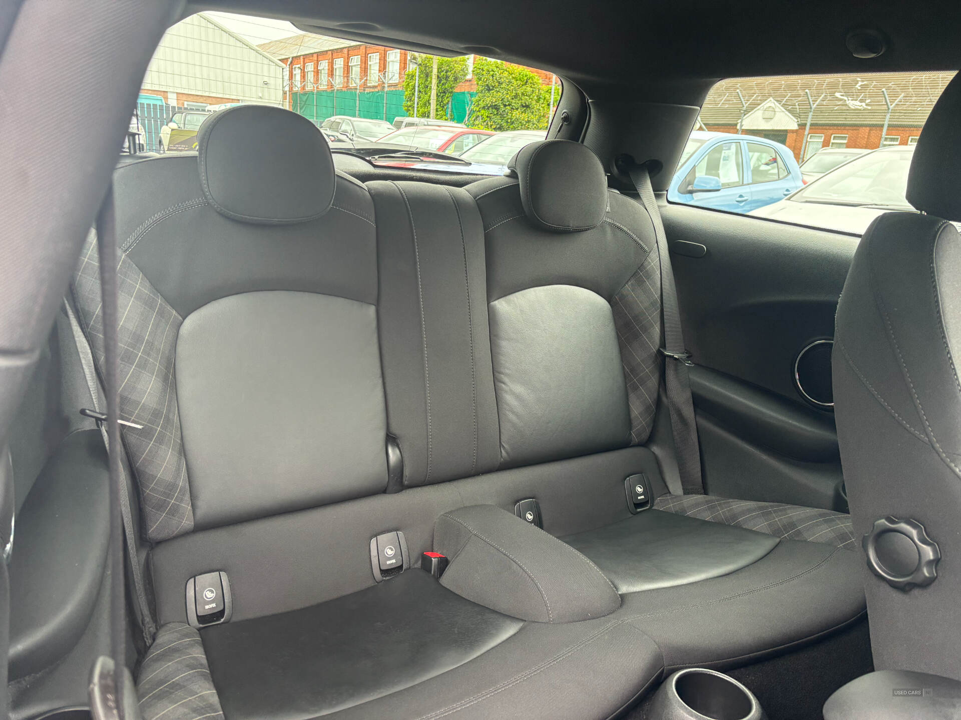 MINI Hatch in Down