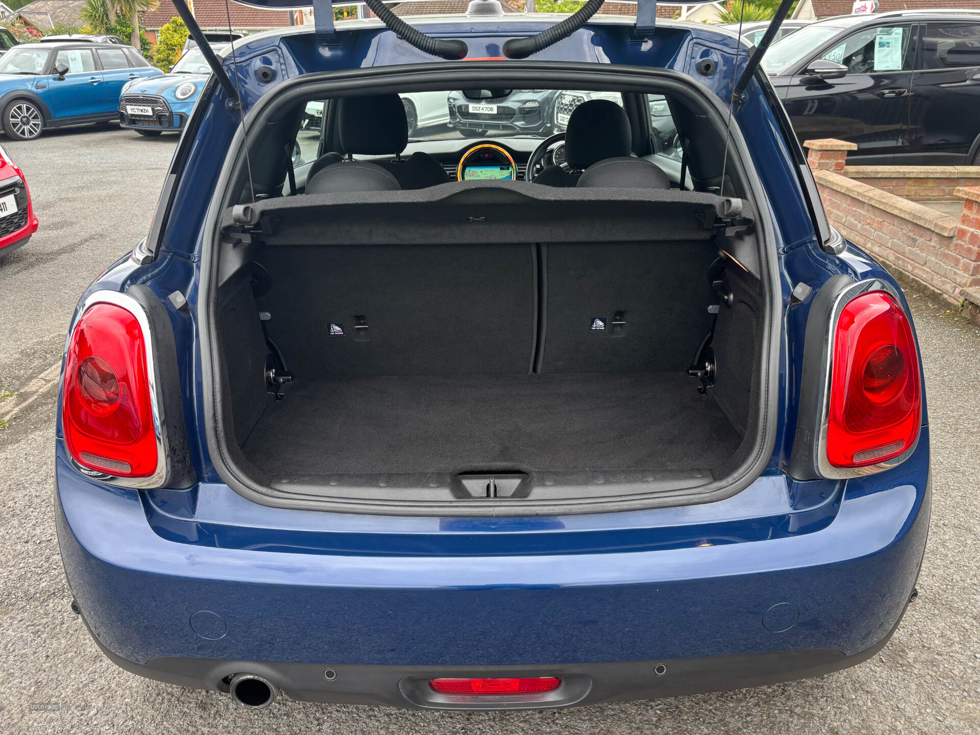 MINI Hatch in Down
