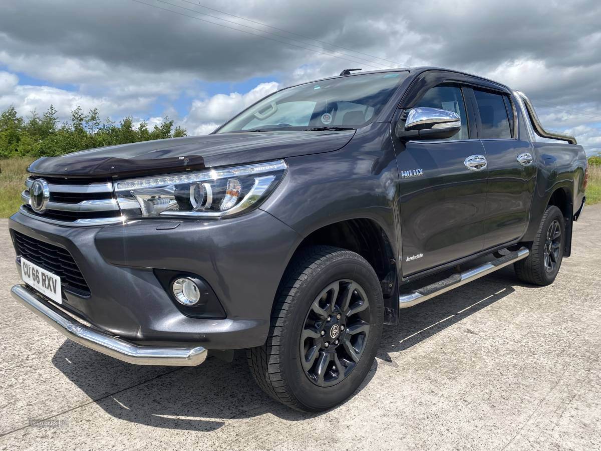 Oct 2016 Toyota Hilux Invincible D/Cab Pick Up 2.4 D-4D