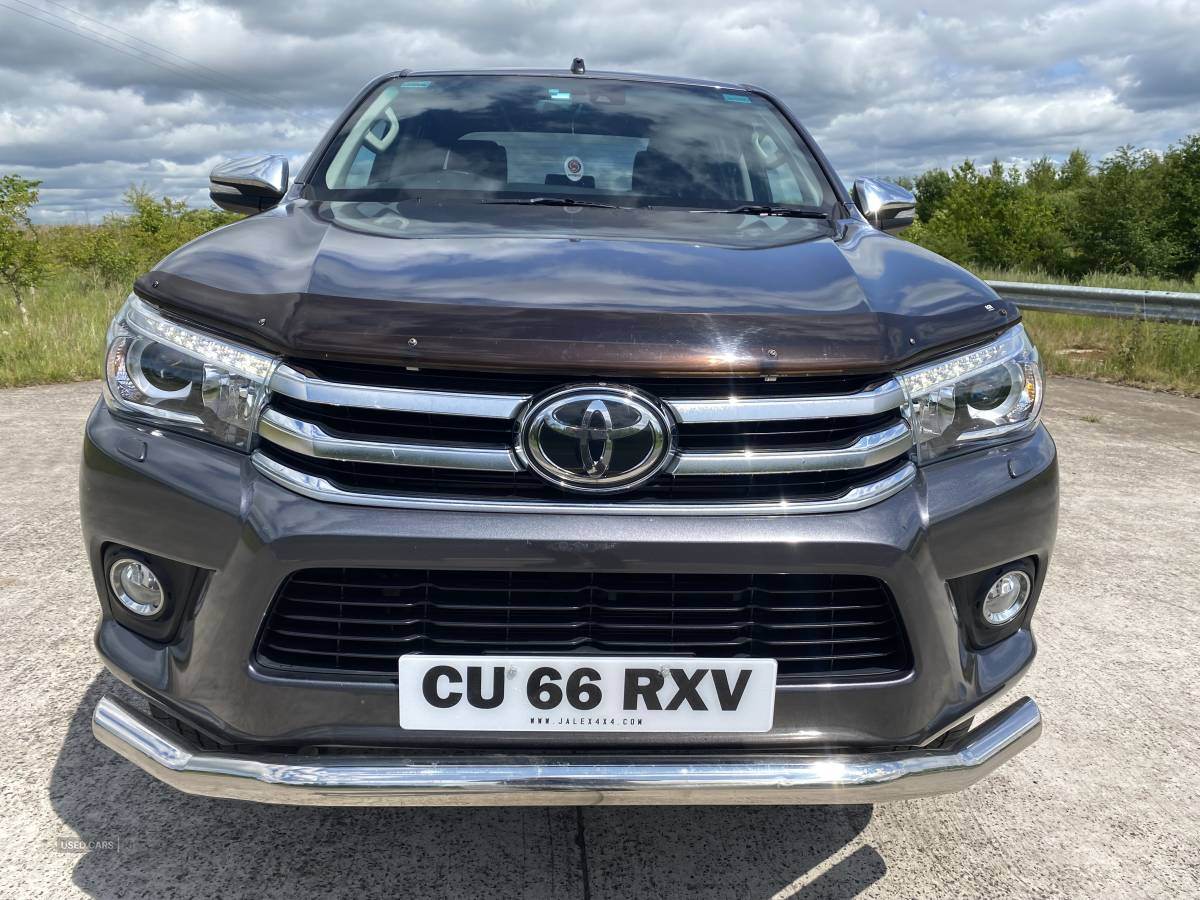 Oct 2016 Toyota Hilux Invincible D/Cab Pick Up 2.4 D-4D