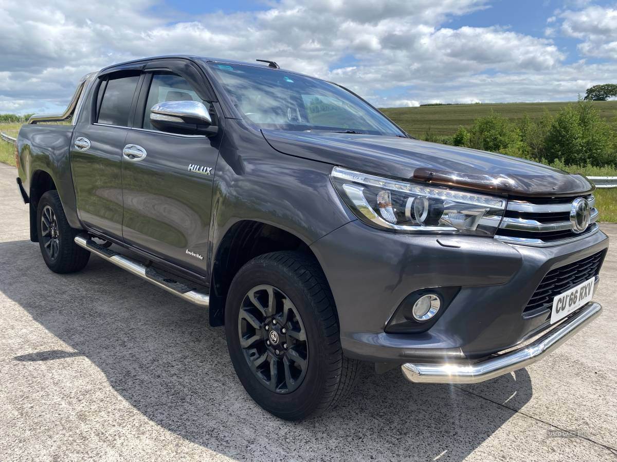 Oct 2016 Toyota Hilux Invincible D/Cab Pick Up 2.4 D-4D