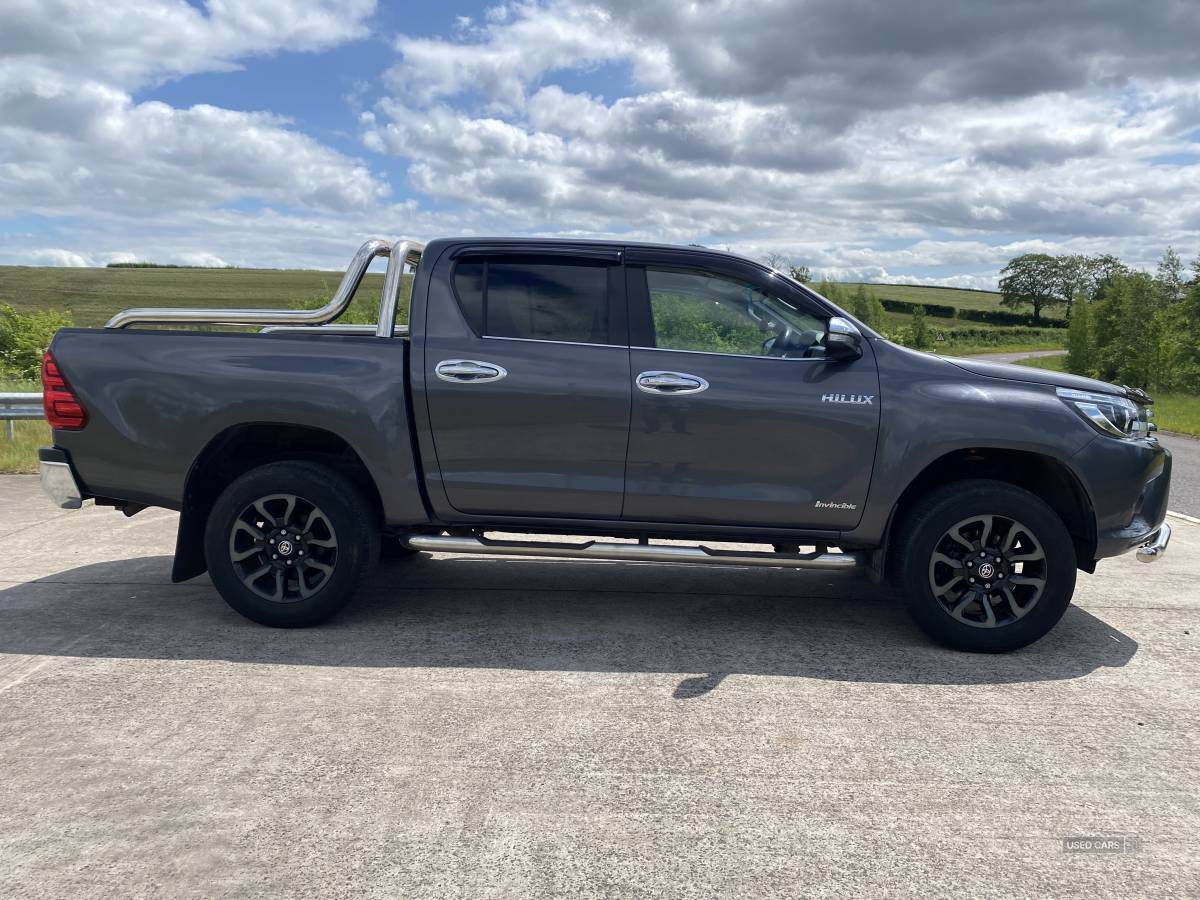 Oct 2016 Toyota Hilux Invincible D/Cab Pick Up 2.4 D-4D