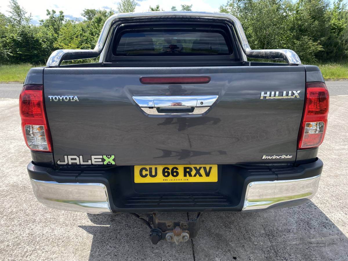 Oct 2016 Toyota Hilux Invincible D/Cab Pick Up 2.4 D-4D