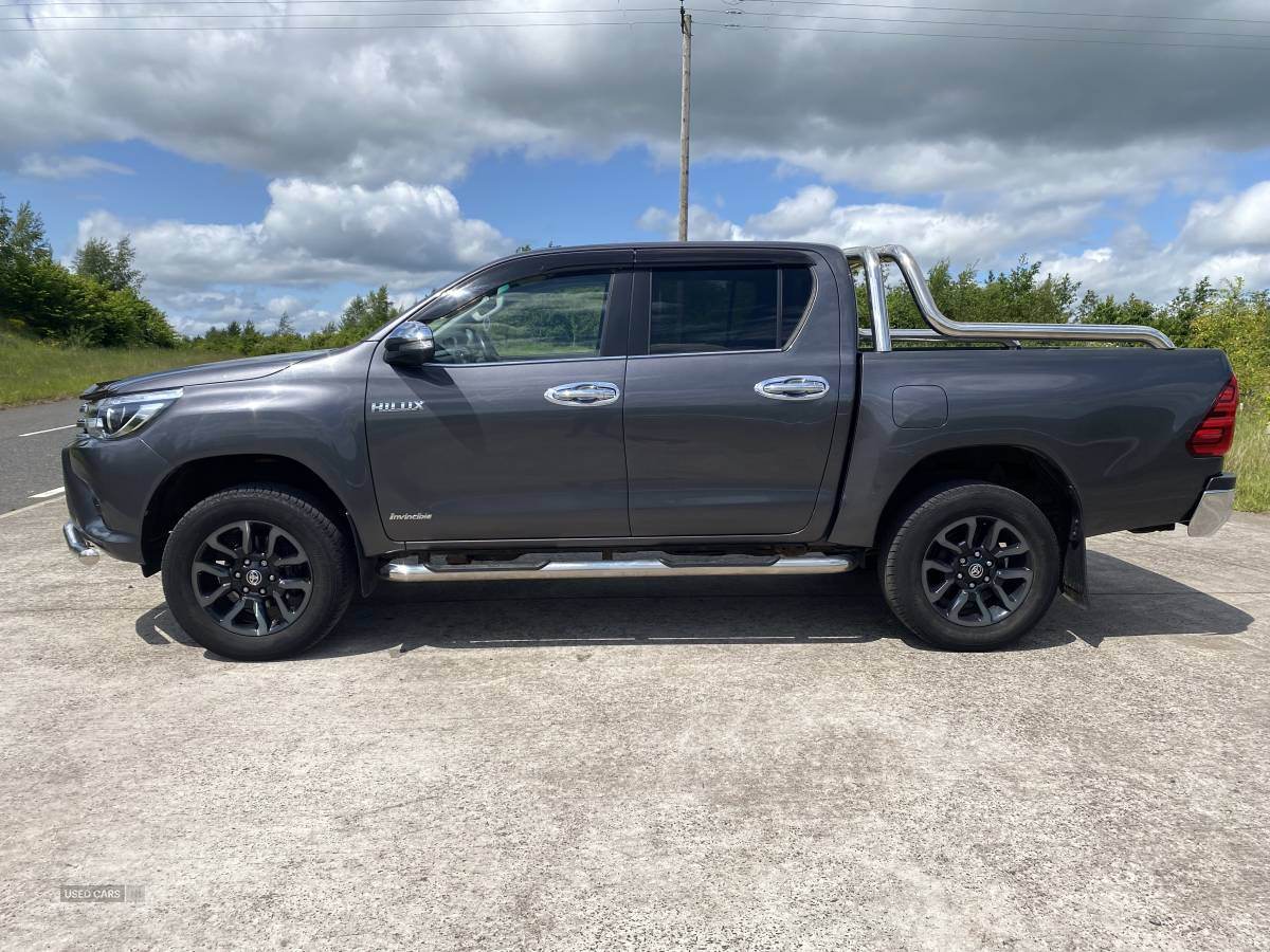 Oct 2016 Toyota Hilux Invincible D/Cab Pick Up 2.4 D-4D