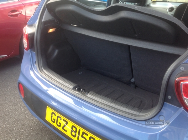 Hyundai i10 HATCHBACK in Down