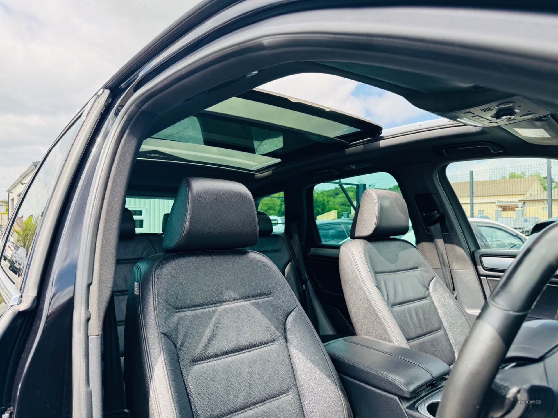Feb 2017 Volkswagen Touareg 3.0 V6 TDI BlueMotion Tech 262 R-Line 5dr Tip Auto