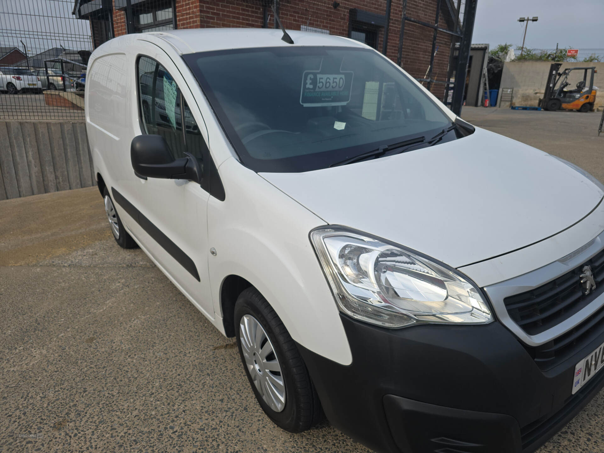 Jan 2019 Peugeot Partner 1000 1.6 BlueHDi 100 Professional Van