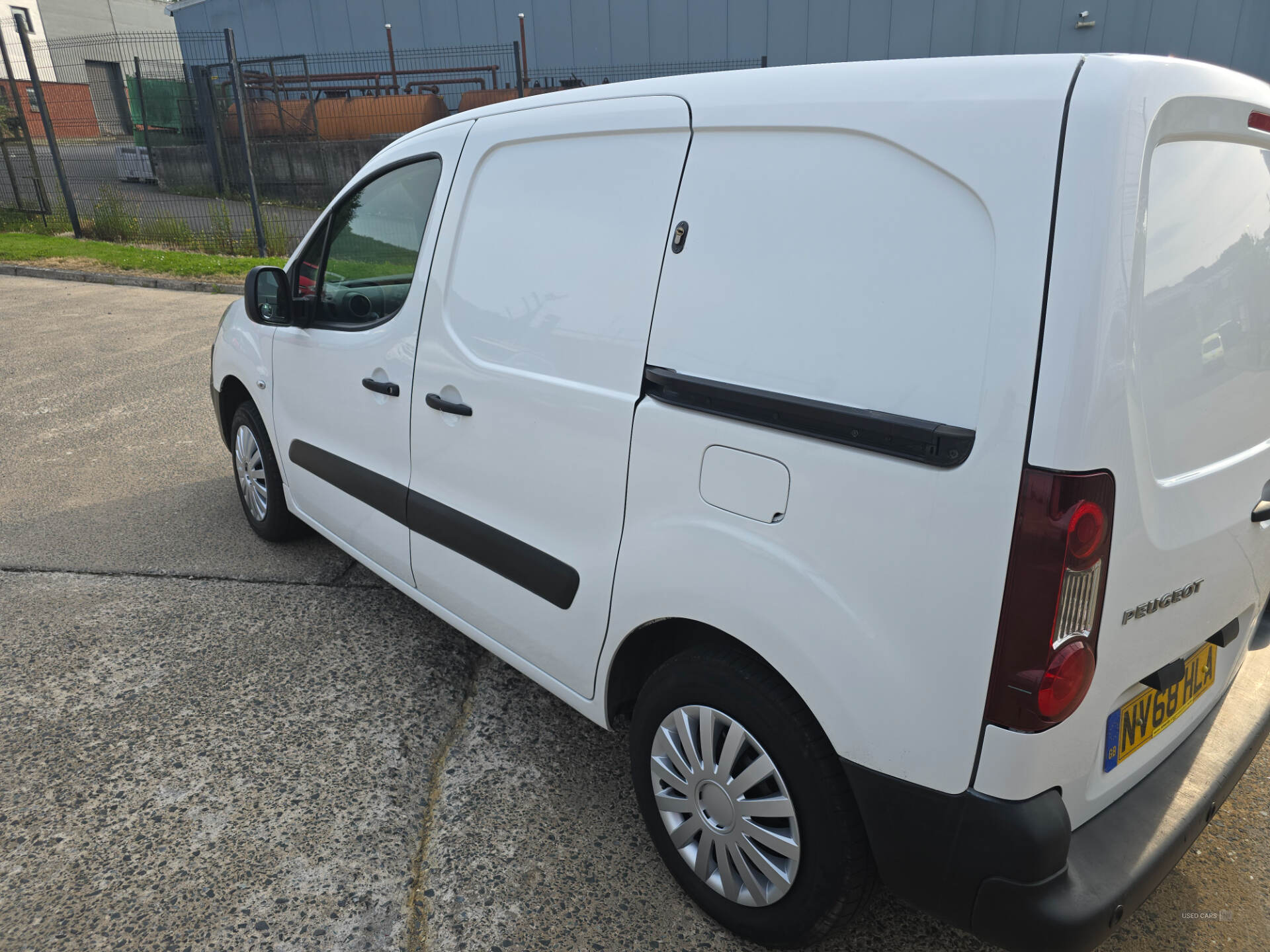 Jan 2019 Peugeot Partner 1000 1.6 BlueHDi 100 Professional Van
