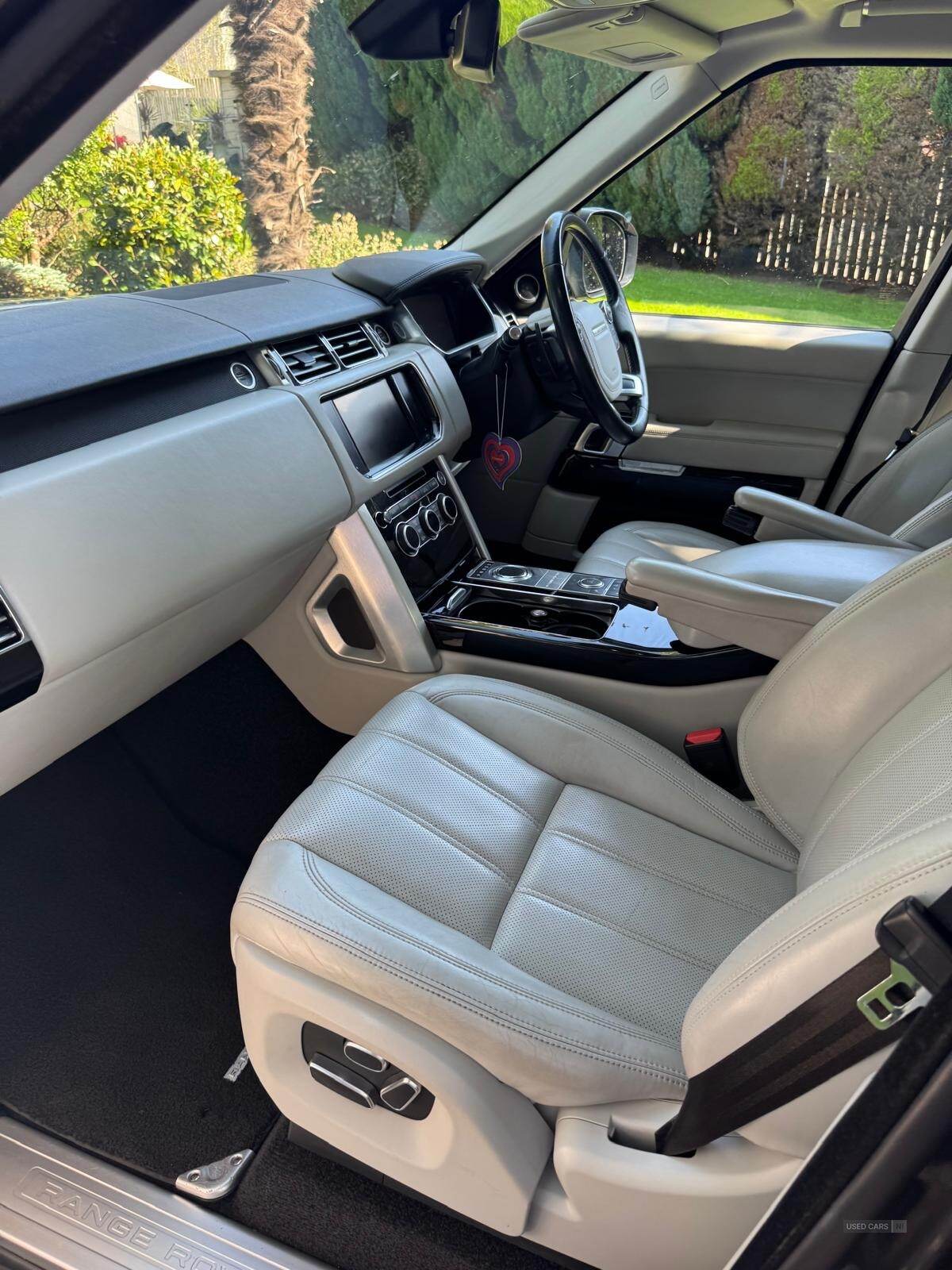 Oct 2013 Land Rover Range Rover 3.0 TDV6 Vogue 4dr Auto
