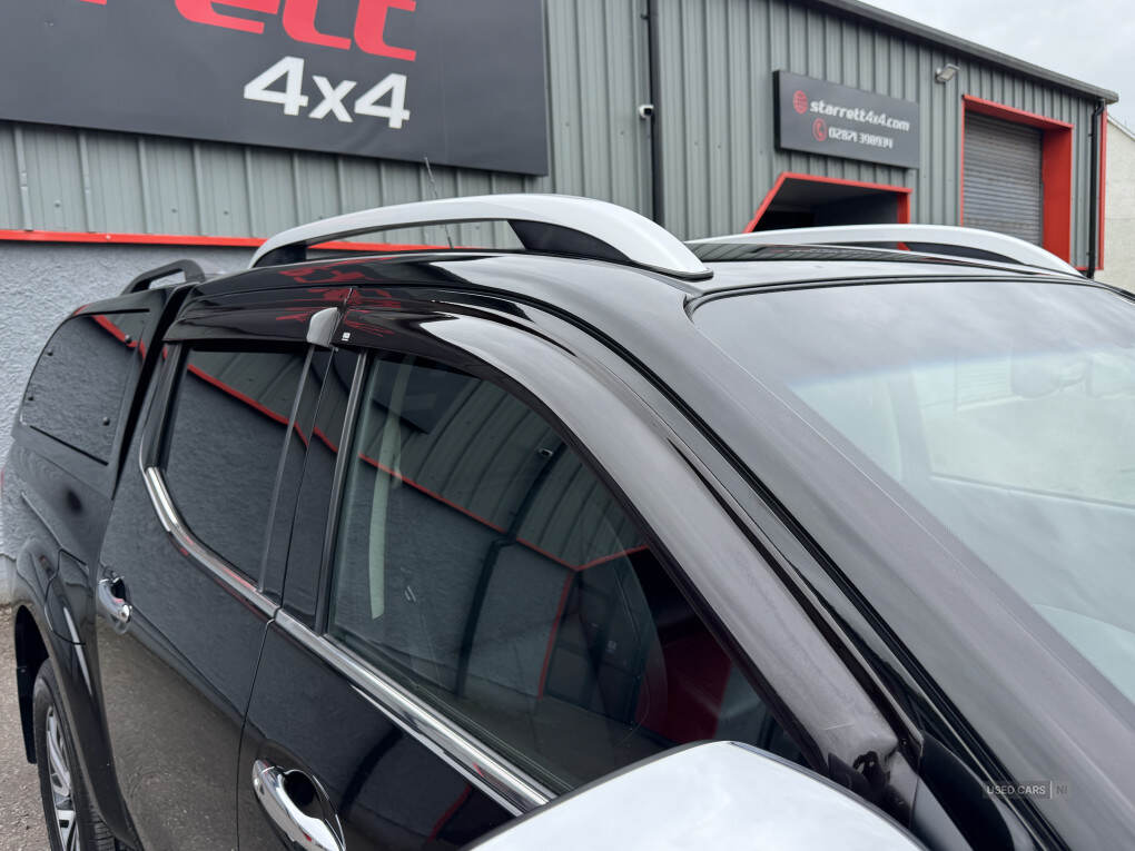 Sep 2017 Nissan Navara Double Cab Pick Up Tekna 2.3dCi 190 4WD Auto