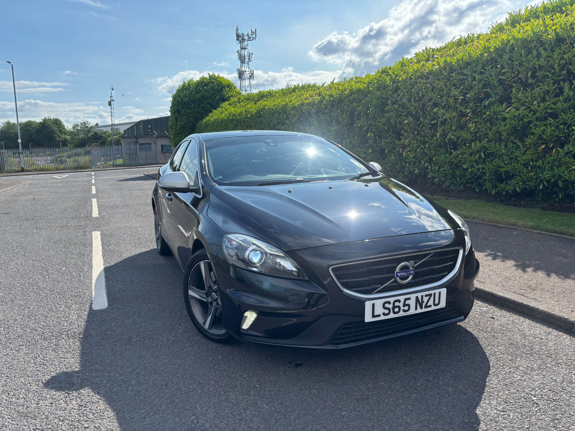 Oct 2015 Volvo V40 D2 [120] R DESIGN Lux Nav 5dr Geartronic