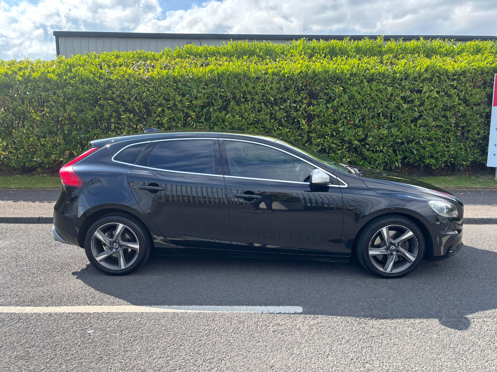 Oct 2015 Volvo V40 D2 [120] R DESIGN Lux Nav 5dr Geartronic