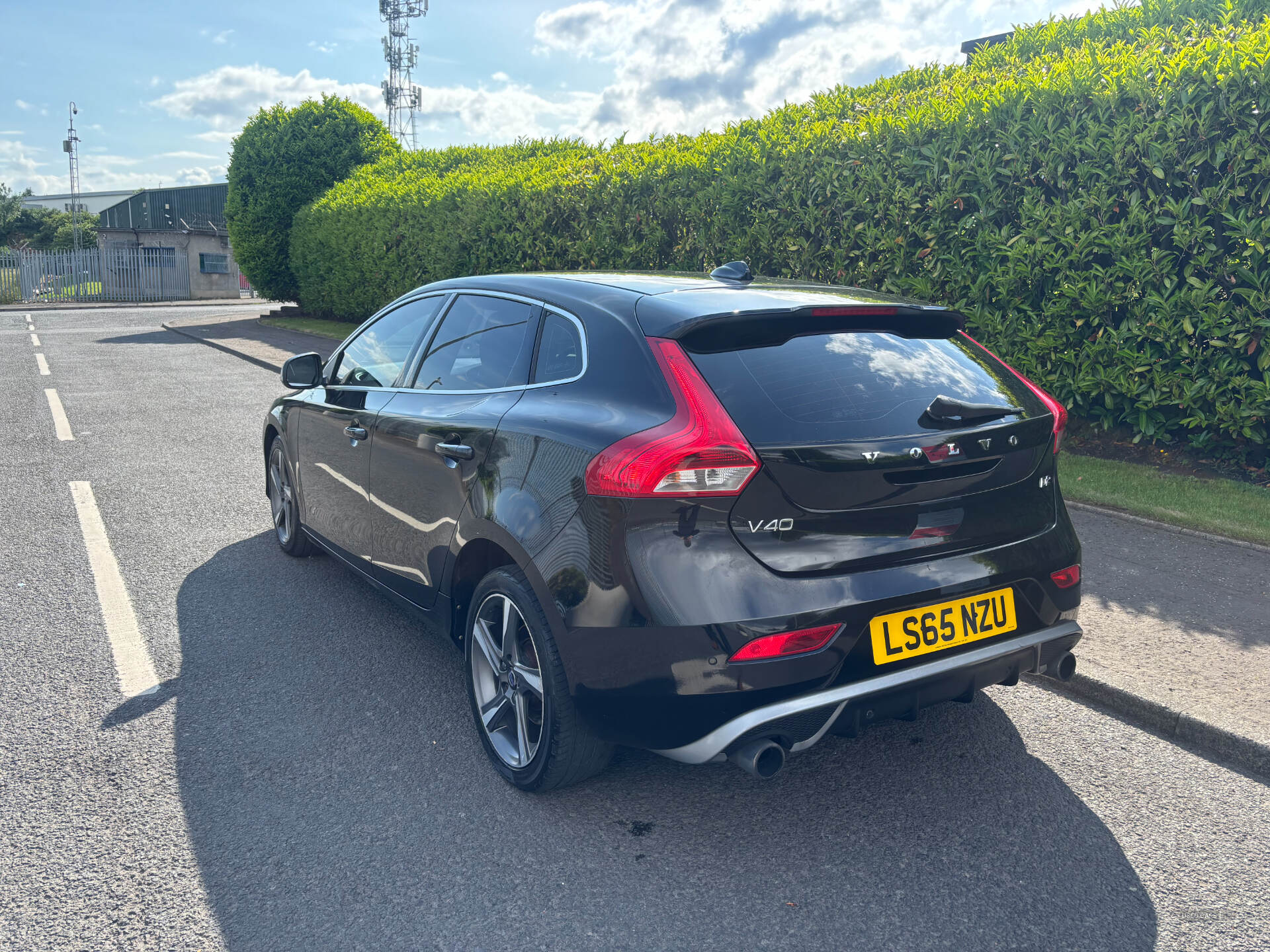 Oct 2015 Volvo V40 D2 [120] R DESIGN Lux Nav 5dr Geartronic
