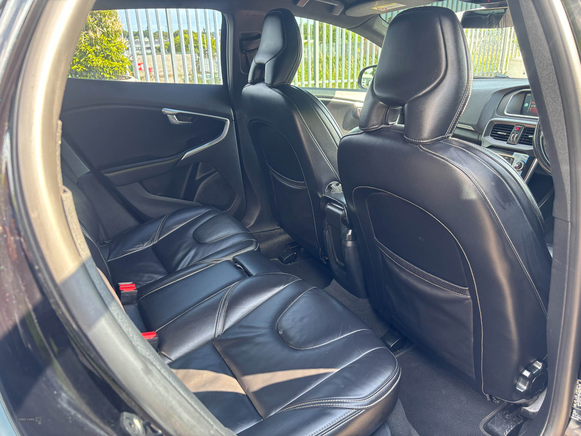 Oct 2015 Volvo V40 D2 [120] R DESIGN Lux Nav 5dr Geartronic