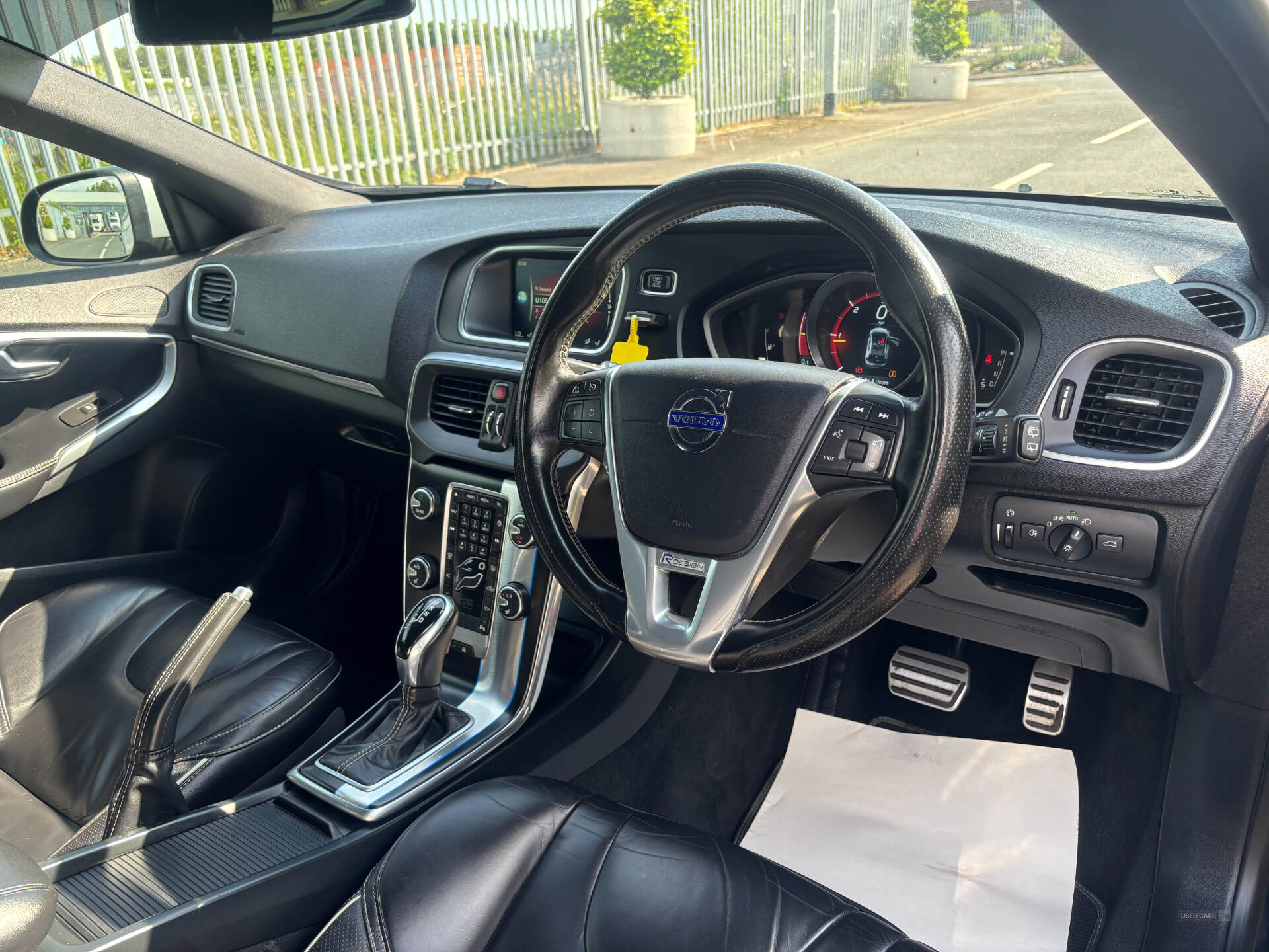 Oct 2015 Volvo V40 D2 [120] R DESIGN Lux Nav 5dr Geartronic