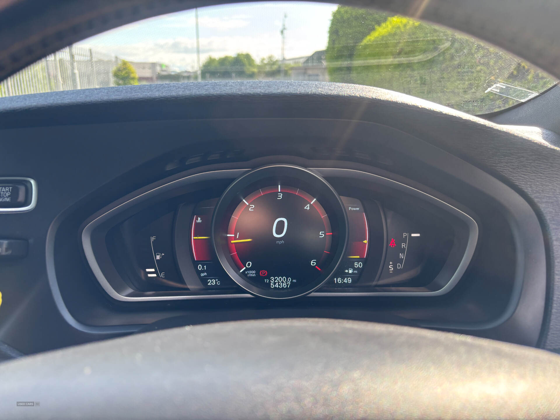 Oct 2015 Volvo V40 D2 [120] R DESIGN Lux Nav 5dr Geartronic