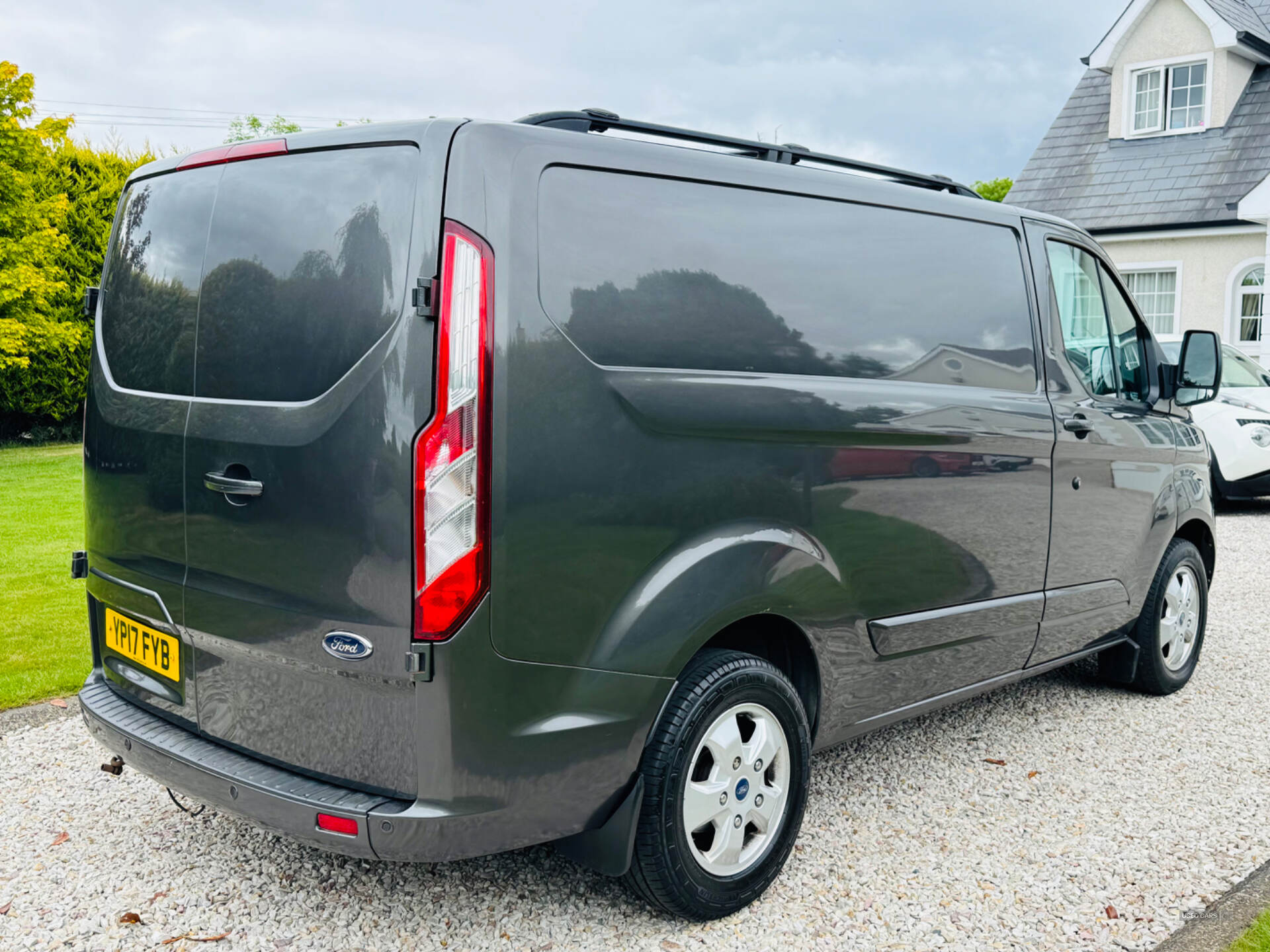 Mar 2017 Ford Transit Custom 2.0 TDCi 130ps Low Roof Limited Van