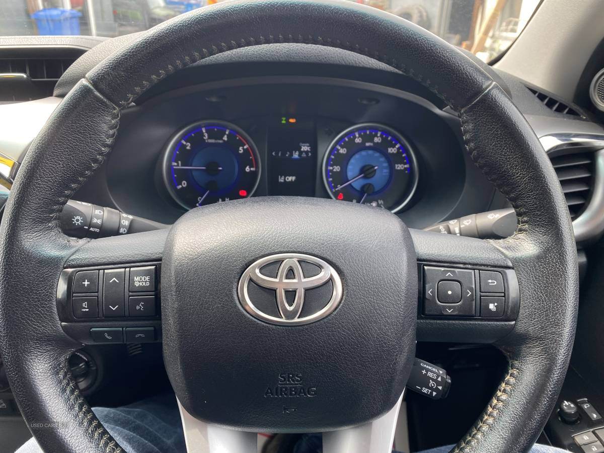 Nov 2016 Toyota Hilux Invincible D/Cab Pick Up 2.4 D-4D