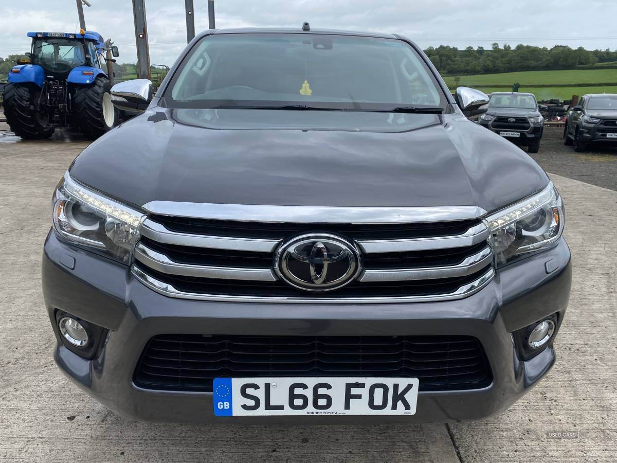 Nov 2016 Toyota Hilux Invincible D/Cab Pick Up 2.4 D-4D