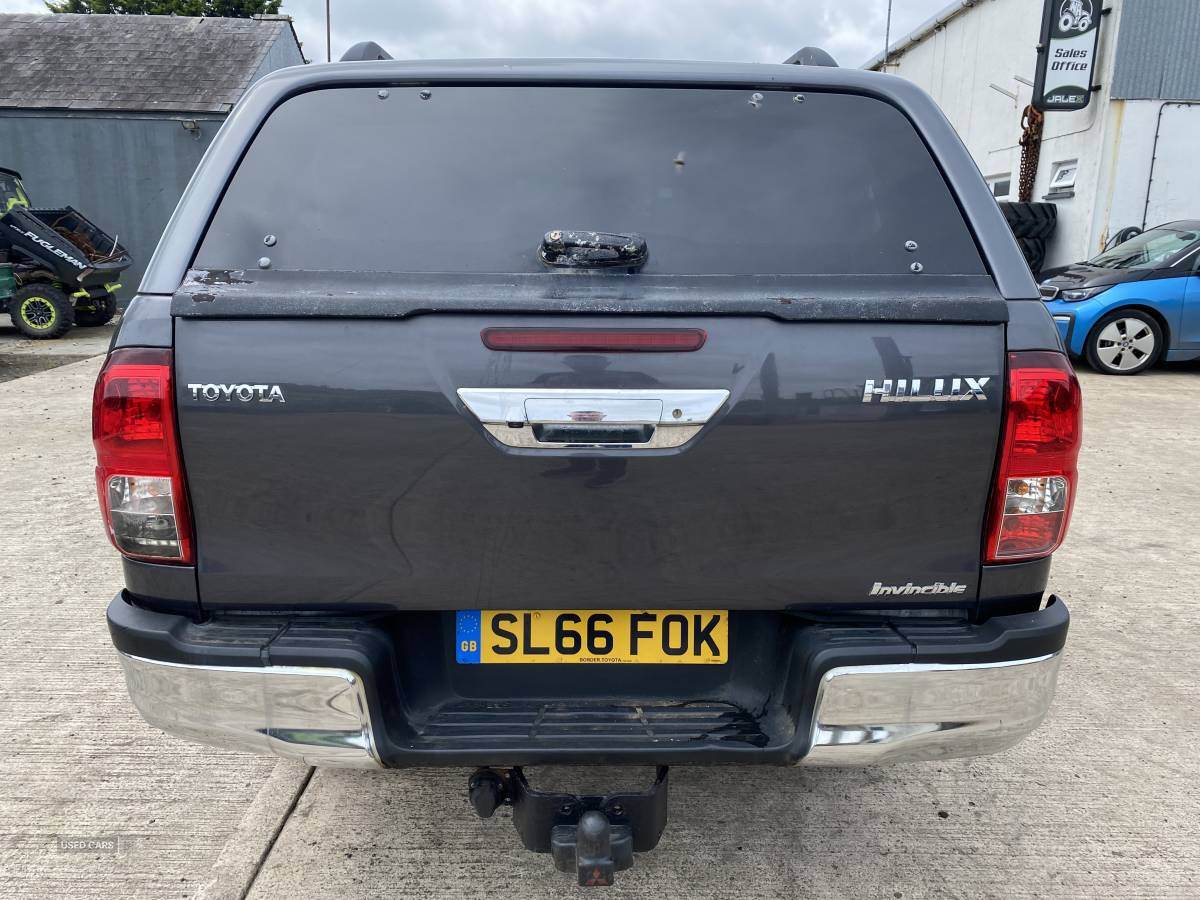 Nov 2016 Toyota Hilux Invincible D/Cab Pick Up 2.4 D-4D