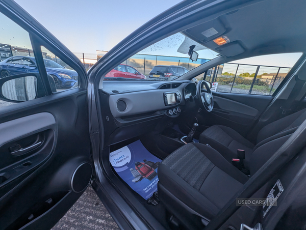 Toyota Yaris HATCHBACK in Down