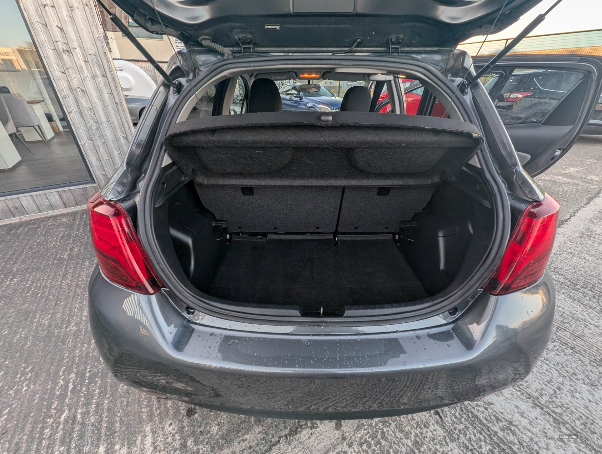Toyota Yaris HATCHBACK in Down