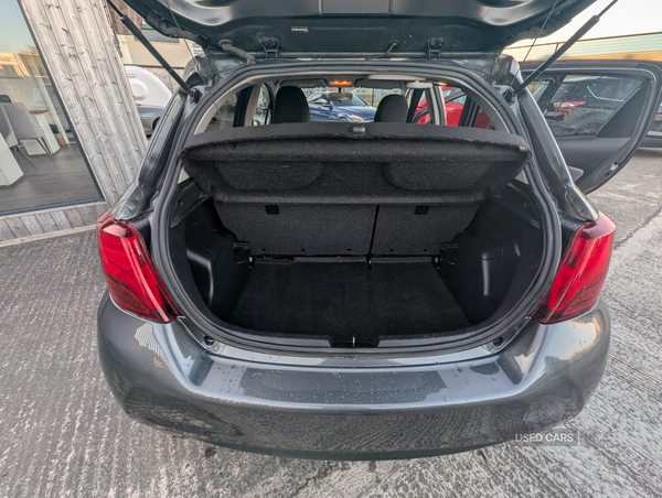 Toyota Yaris HATCHBACK in Down