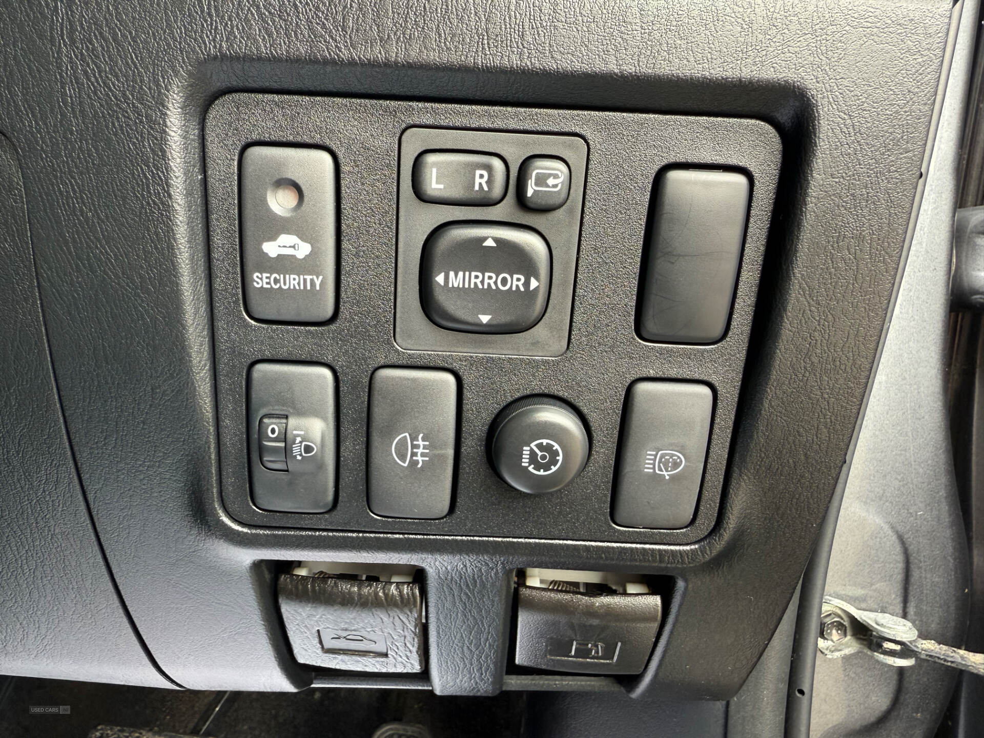 Sep 2015 Toyota Hilux Invincible X D/Cab Pick Up 3.0 D-4D 4WD 171 Auto