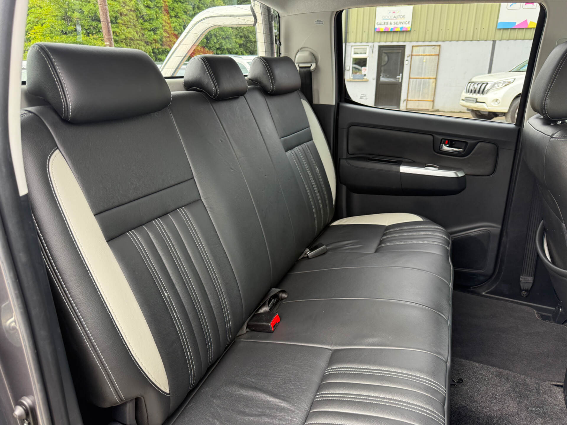 Sep 2015 Toyota Hilux Invincible X D/Cab Pick Up 3.0 D-4D 4WD 171 Auto