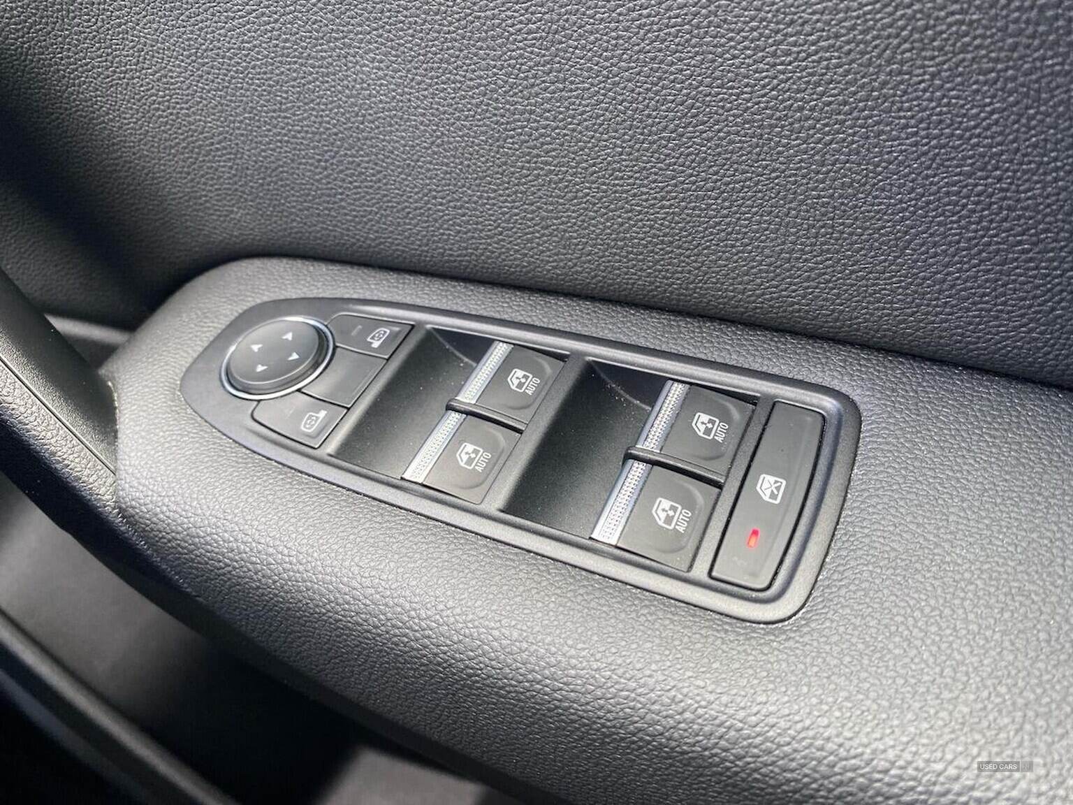 Jun 2022 Renault Captur 1.6 E-Tech Hybrid 145 Se Edition 5Dr Auto
