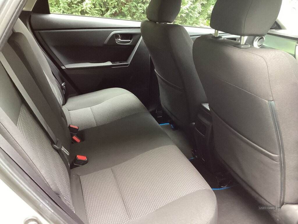 Mar 2013 Toyota Auris 1.8 VVTi Hybrid Icon 5dr CVT Auto