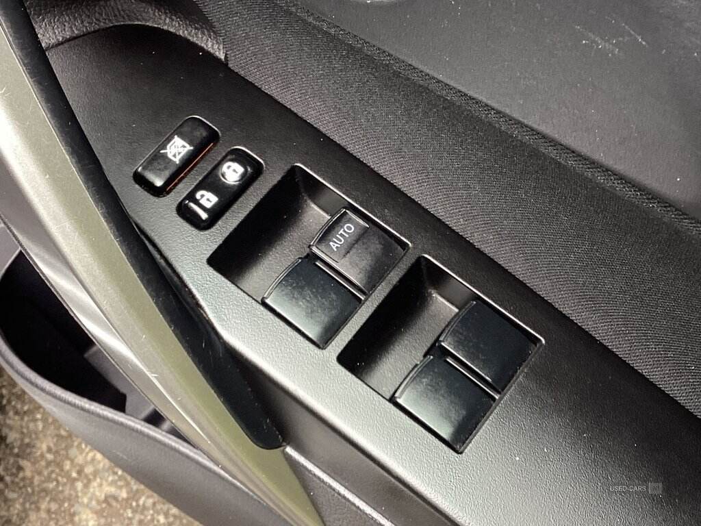 Mar 2013 Toyota Auris 1.8 VVTi Hybrid Icon 5dr CVT Auto