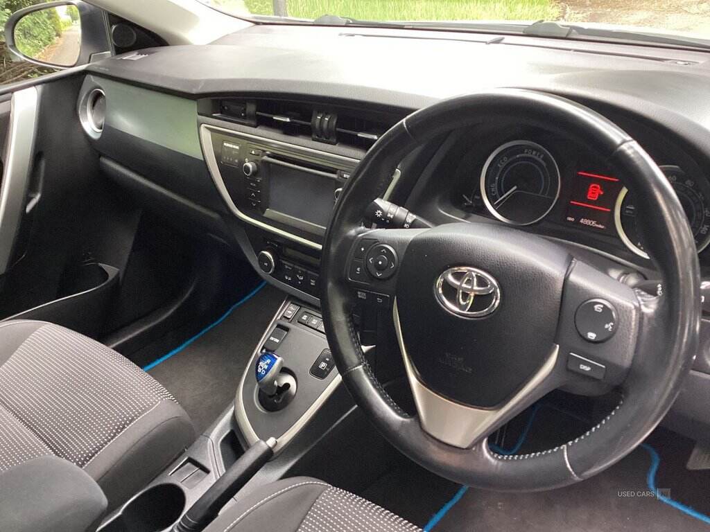 Mar 2013 Toyota Auris 1.8 VVTi Hybrid Icon 5dr CVT Auto