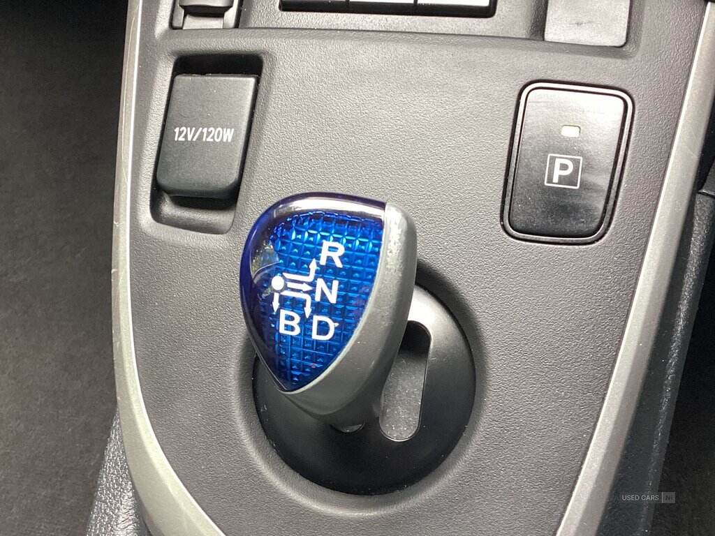 Mar 2013 Toyota Auris 1.8 VVTi Hybrid Icon 5dr CVT Auto