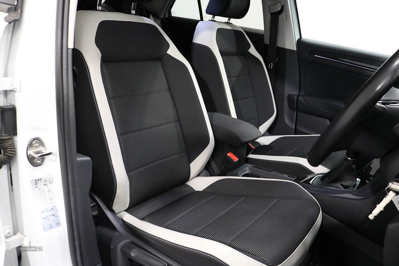 Feb 2019 Volkswagen T-Roc 1.6 TDI SEL 5dr