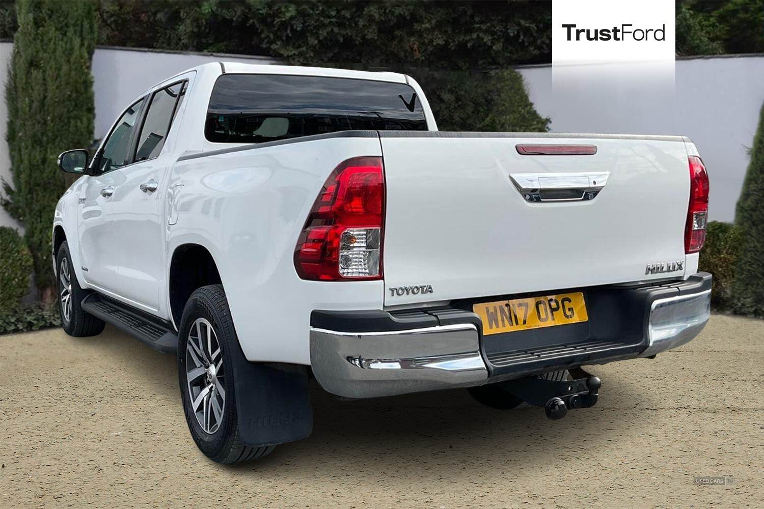 Mar 2017 Toyota Hilux Invincible D/Cab Pick Up 2.4 D-4D