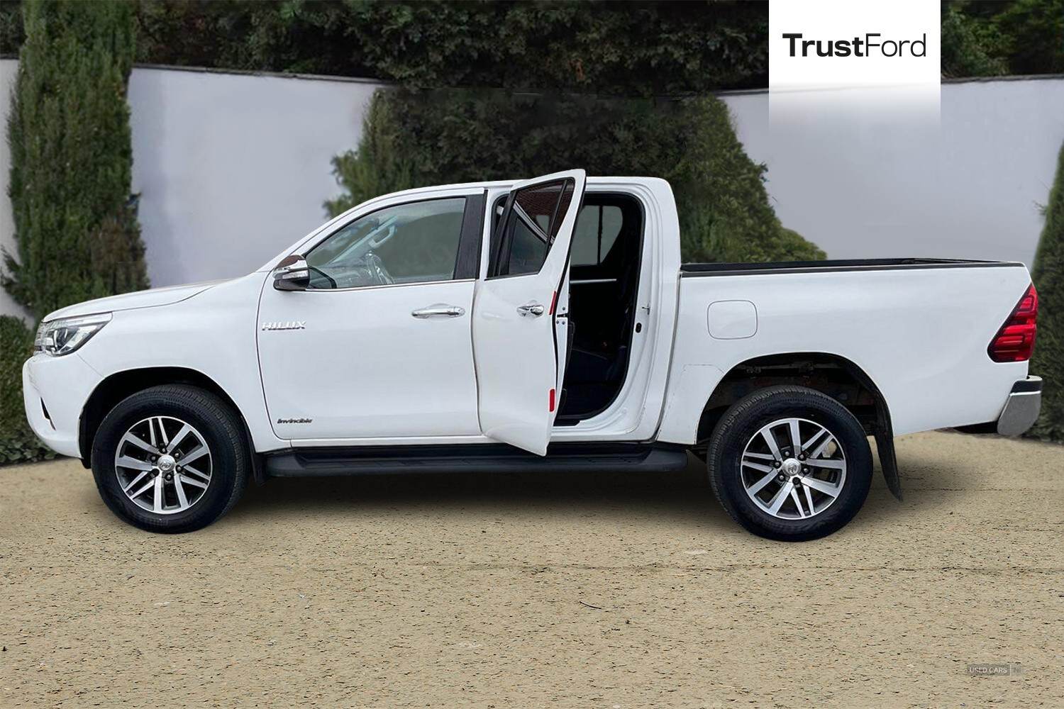 Mar 2017 Toyota Hilux Invincible D/Cab Pick Up 2.4 D-4D