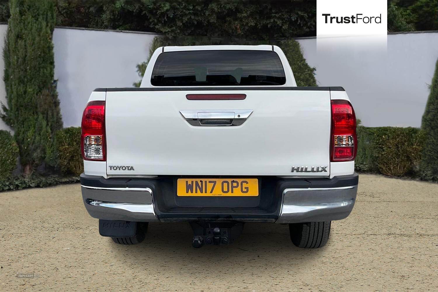 Mar 2017 Toyota Hilux Invincible D/Cab Pick Up 2.4 D-4D
