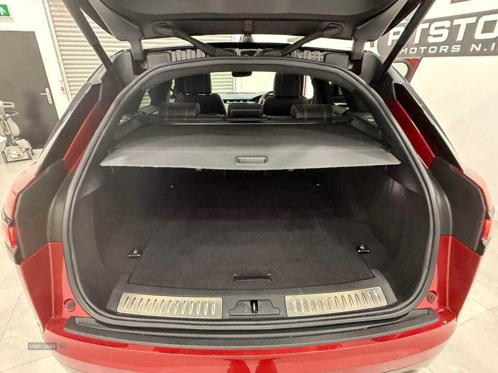 Sep 2018 Land Rover Range Rover Velar 3.0 D300 R-Dynamic HSE 5dr Auto