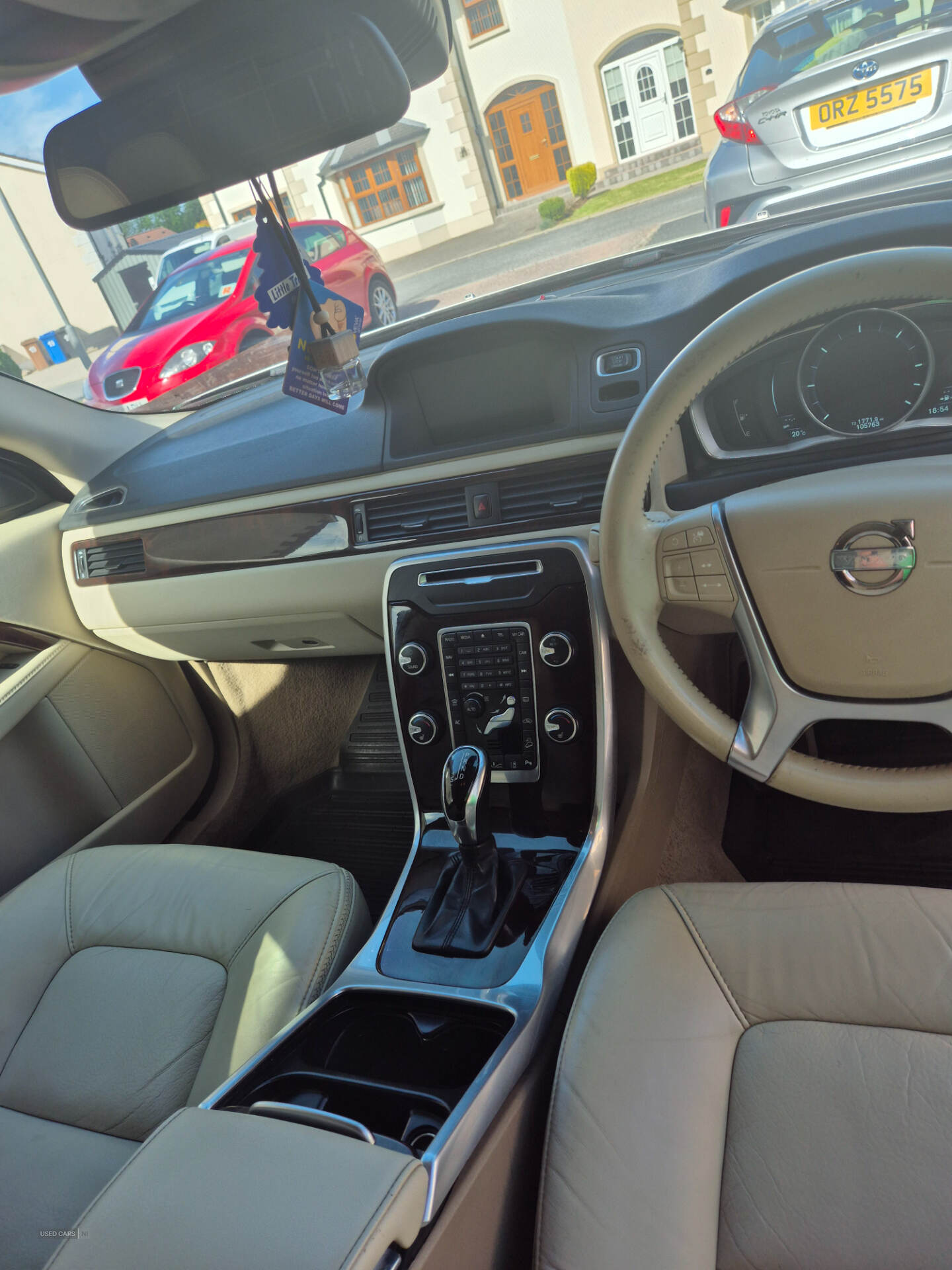 Oct 2013 Volvo XC70 D5 [215] SE Lux 5dr AWD Geartronic
